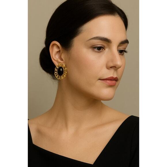 B17 Trifari Earrings Gold Tone Black Vintage Clip On Statement Old Hollywood - Picture 1 of 7